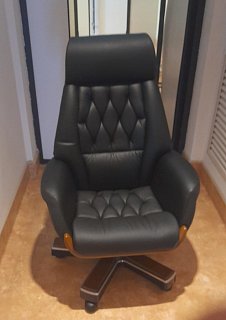 Кресло офисное Трон черная кожа